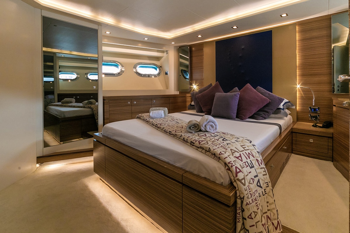 Аренда мега яхты 	Italcraft 105 Alemia В Италии